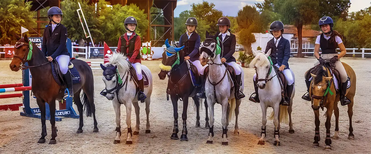 Equipo-de-competicion-de-Hipica-PHR-Jumping-Team-mobile